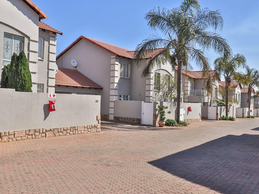 For Sale FlatApartment in Sunninghill, Sandton (TIV_13782518) Persquare