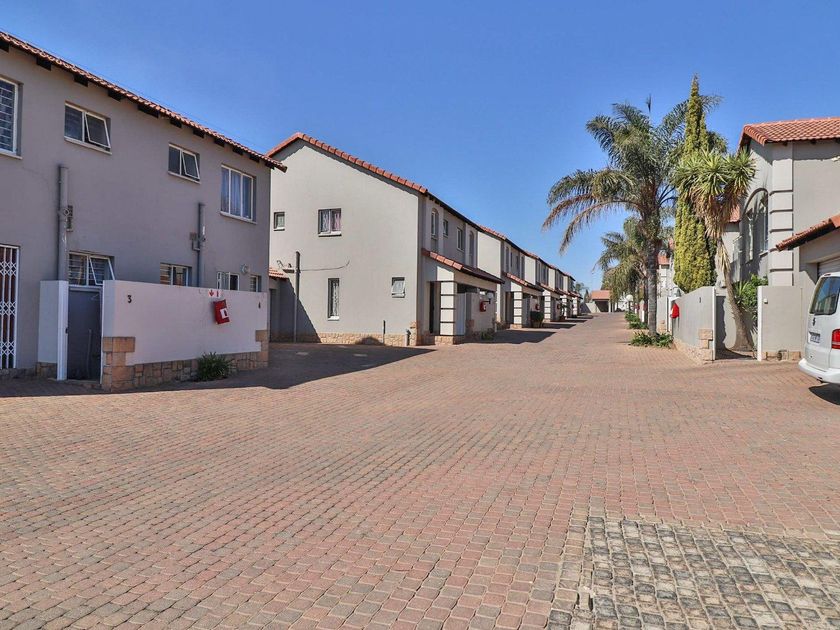 For Sale FlatApartment in Sunninghill, Sandton (TIV_13782518) Persquare